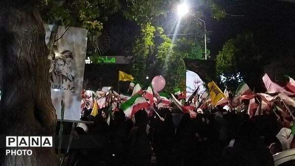 دختران نیشابوری در صف اول تجمعات-۱