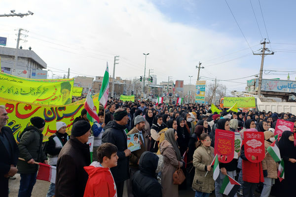 کامیاران در سالگرد پیروزی انقلاب غرق در شور و شکوه