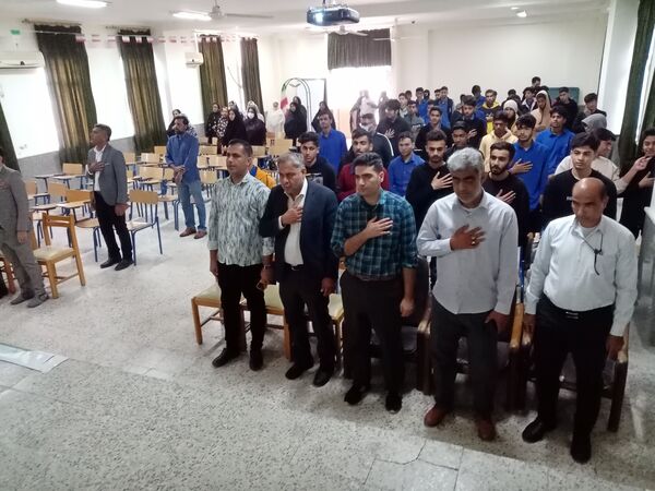 جشن تقدیر از دانش‌آموزان برتر دبیرستان علی‌سایانی فین