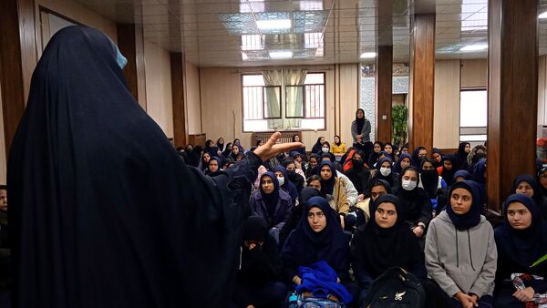 کارگاه راز جذابیت دختران در دبیرستان نورالهدی تبادکان
