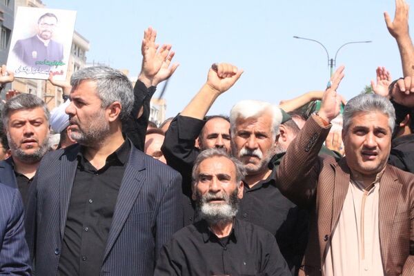 تشییعی که بهارستان را یکپارچه عزادار و مفتخر کرد