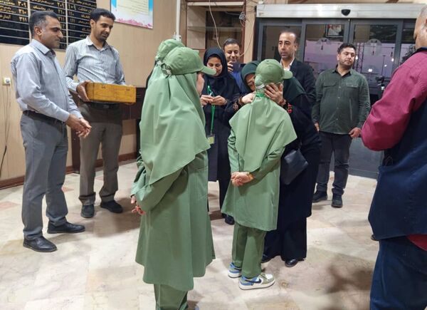 استقبال گرم دانش‌‌آموزان محیط‌بان بندرعباسی از رئیس سازمان حفاظت محیط زیست