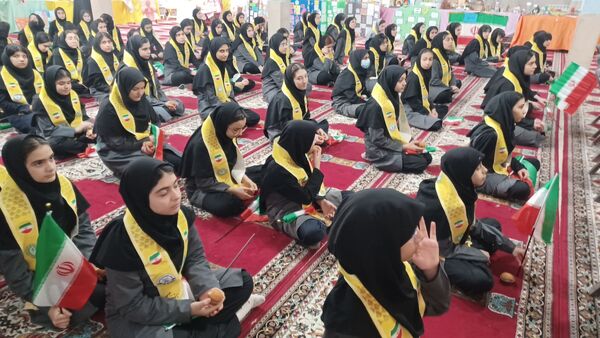 همایش یاوران انقلاب در مدرسه دخترانه  امام سجاد (ع) ناحیه 4 کرج