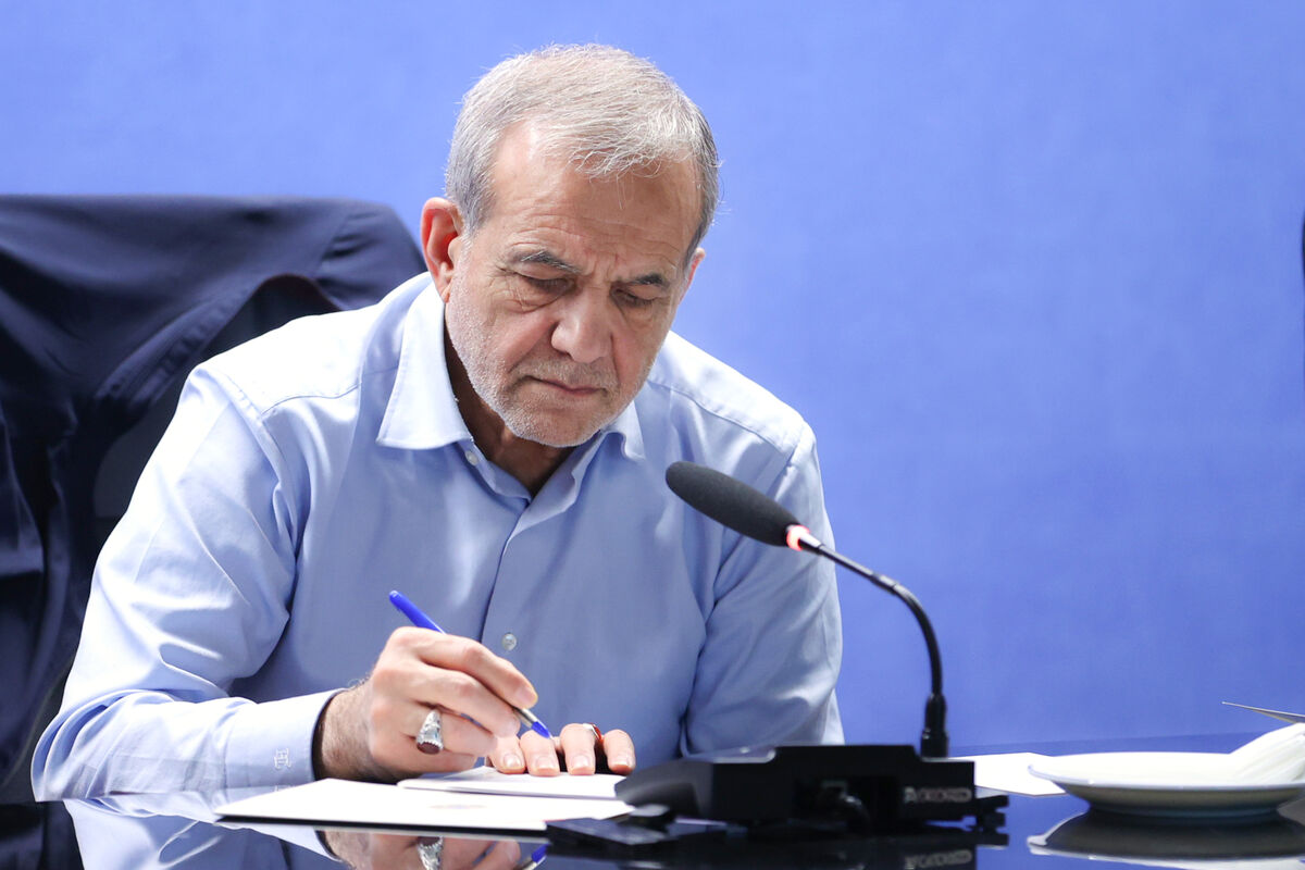 پزشکیان درگذشت خواهر شهیدان قمی را تسلیت گفت