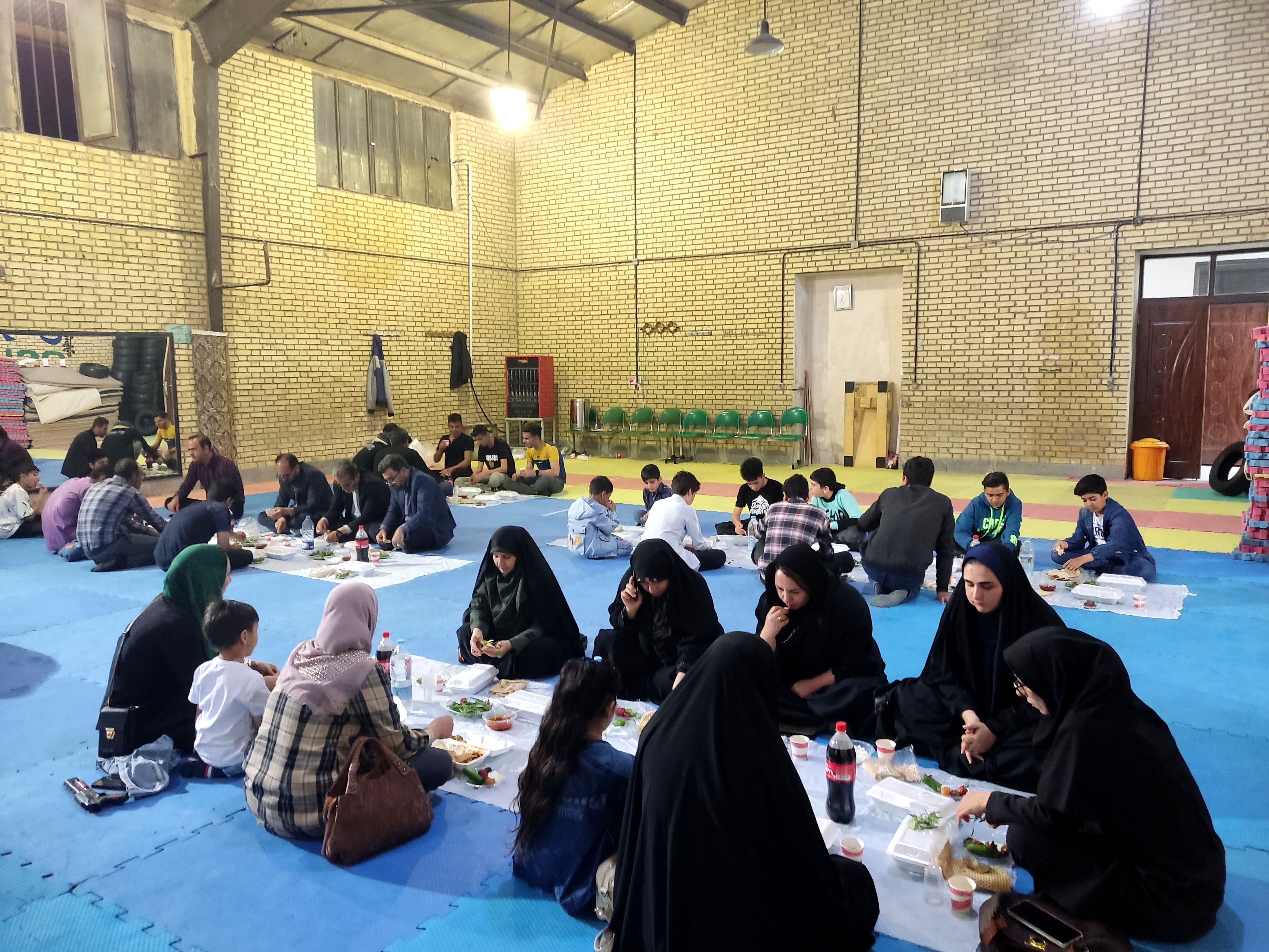 برگزاری برنامه افطاری مردمی در ورزشگاه تختی کوهپایه
