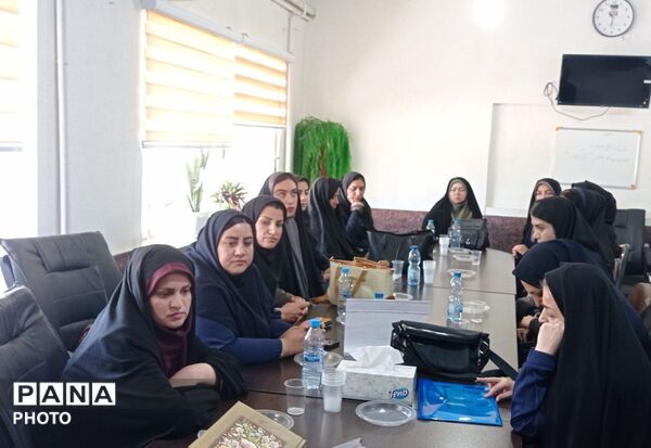 تجلیل از معلمان و مدیران منتخب ابتدایی بیرانوند در آیین زنگ سپاس