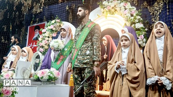 عقد یک زوج بسیجی در حاشیه تجمع؛ قاب متفاوتی از «حماسه حضور» در بناب