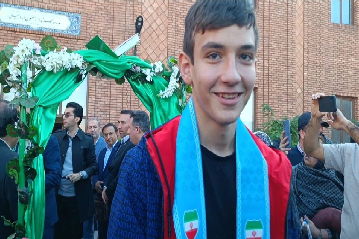 همایش بدرقه‌ دانش‌آموزان منتخب سازمان دانش‌آموزی به عمره‌ مفرده دانش‌آموزی