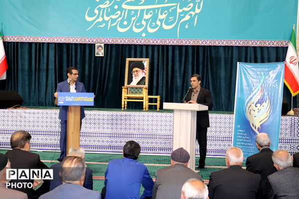 تجلیل از ایثارگران فرهنگی و پرسش و پاسخ در مصلی زنجان