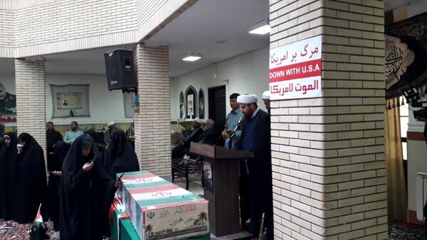 دانش‌آموزان هنرستان فاطمیه از شهید گمنام استقبال کردند