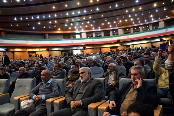 همایش دهه بصیرت و گرامیداشت سردار دلها در سالن نژاد فلاح کرج