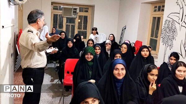 پاتوق فرهنگی دختران نوجوان مبارز