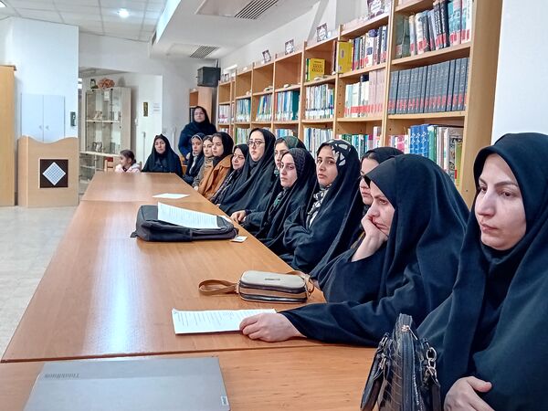 قرائت وصیت‌نامه امام خمینی(ره) در کتابخانه شهید بهشتی