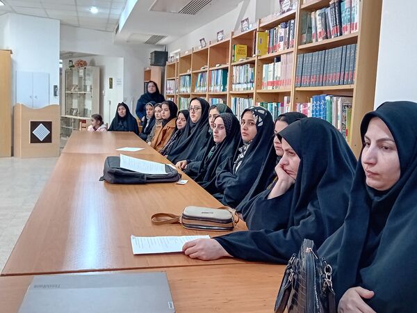 قرائت وصیت‌نامه امام خمینی(ره) در کتابخانه شهید بهشتی
