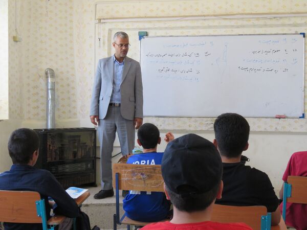 بازدید مدیر اداره آموزش و پرورش خلیل‌آباد از مدارس شهر