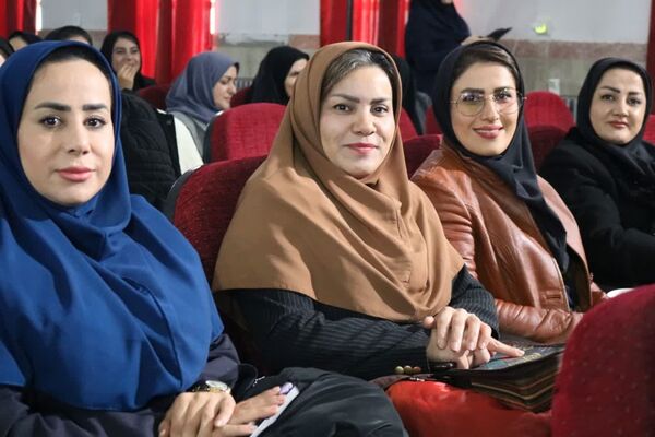 آیین تجلیل از معاونان آموزشی و اجرایی مقطع ابتدایی ناحیه یک بهارستان