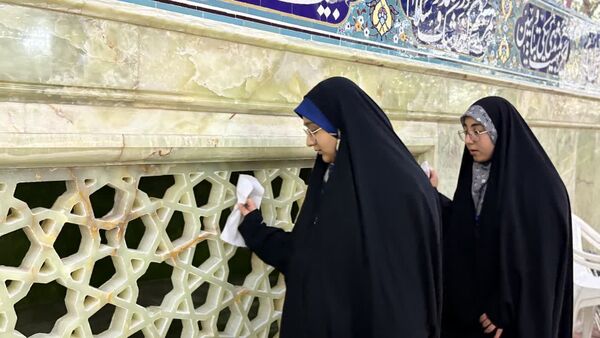 آیین غبارروبی حرم حضرت معصومه(س) با حضور بانوان طلبه