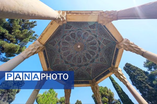 روز بزرگداشت حافظ، شاعر پرآوازه و لسان‌الغیب