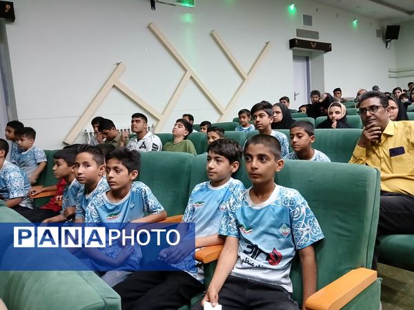 برگزاری مراسم تقدیر و تجلیل از دانش آموزان فوتبالیست باشگاه میعاد 