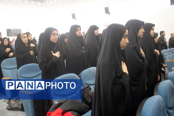 تجلیل از دانش‌آموزان تراز انقلاب اسلامی استان بوشهر