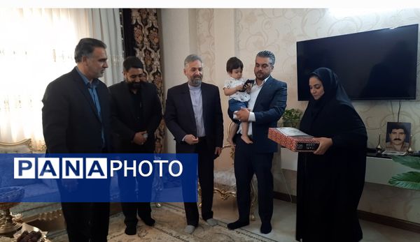 تجلیل و تکریم از  خانواده شهید علیرضا نخعی