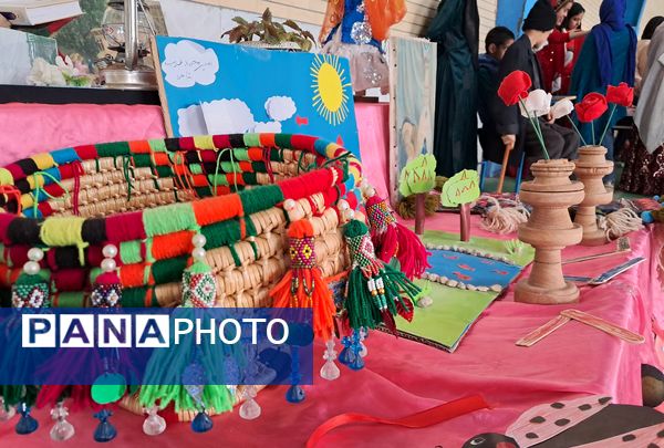 بازارچه دست‌سازه‌های دانش‌آموزی منطقه میانکوه