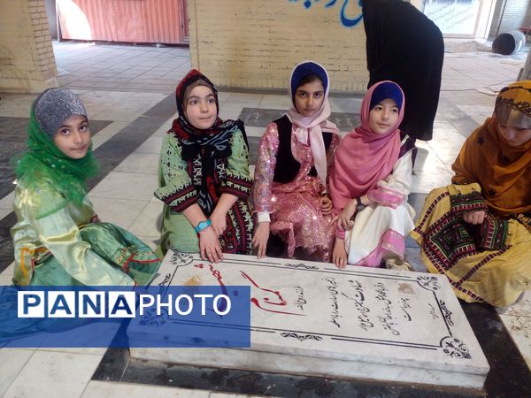 گلباران مزار شهدای شهرستان قدس توسط دانش‌آموزان مدرسه هدی یک