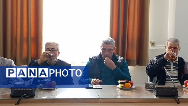  تجلیل از اولیا جانباز و پاسدار دبیرستان شاهد عصمت ناحیه 3 کرج 