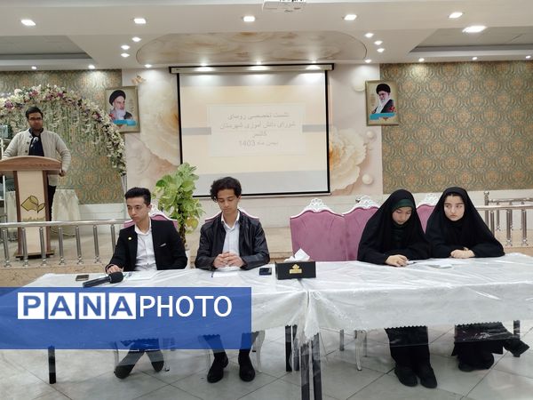 جلسه رؤسای شوراهای دانش‌آموزی مدارس شهرستان کاشمر