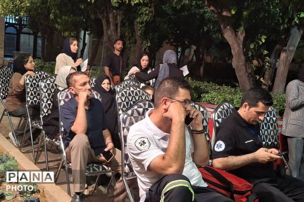طنین عشق و شعر در آرامگاه حافظ