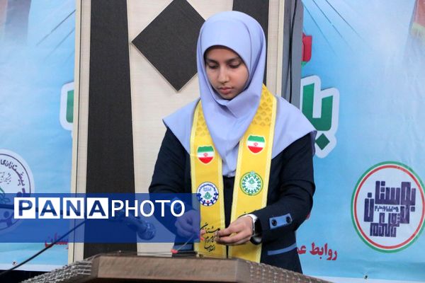 بهارستان دو صحنه همفکری، همدلی و همکاری پیشتازان در همایش یاوران انقلاب