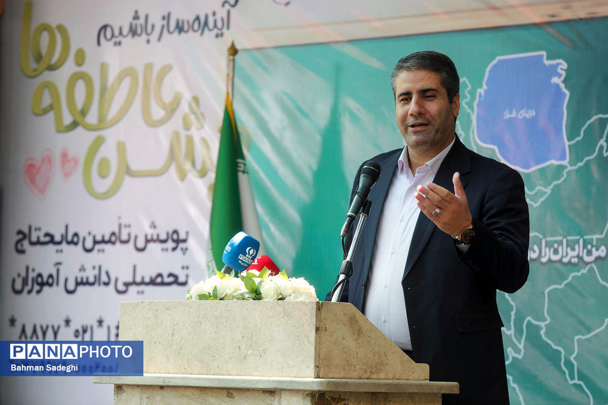 هدف از برگزاری جشن عاطفه‌ها، اولویت قرار دادن فرهنگ نوع‌دوستی و تربیت دانش‌آموزان است