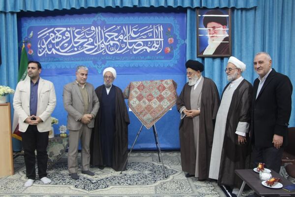 رونمایی کتاب «صبحی که در راه است» 