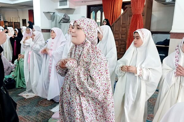 آیین جشن تکلیف دانش‌آموزان دختر شهرستان پردیس در فضایی معنوی و باشکوه