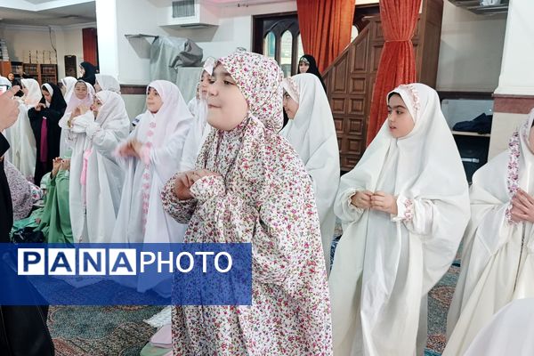 آیین جشن تکلیف دانش‌آموزان دختر شهرستان پردیس در فضایی معنوی و باشکوه