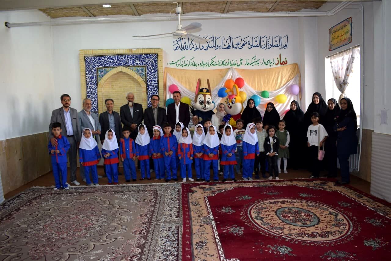 جشن غنچه‌ها در کودکستان پاییزان احمدآباد برگزار شد