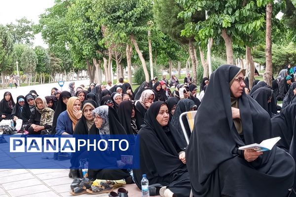 محفل پر فیض دعای عرفه در گلزار شهدا نصیرشهر