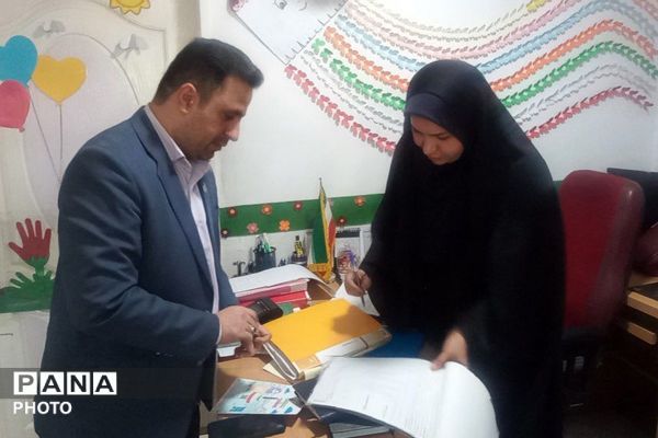 بازدید مدیر اداره تعلیم و تربیت شهرستانهای استان تهران از کودکستان فدک ناحیه دو شهرری 