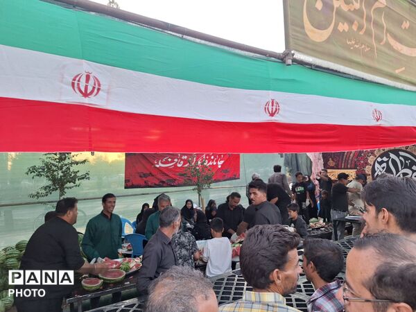 از چای و آب تا مهر و محبت؛ روایت خدمت موکب‌ها در مسیر حسینی