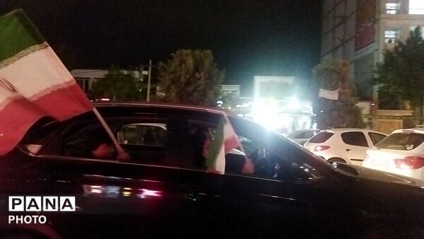 رژه ماشینی همچنان در بلوار فضل پایان ندارد 