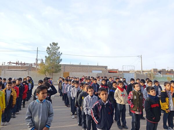 مراسم صبحگاهی در مدرسه پسرانه برادران ابراهیمی نیا