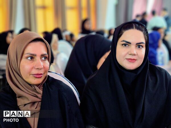 مراسم تجلیل و تقدیر از فرهنگیان در عنبرآباد