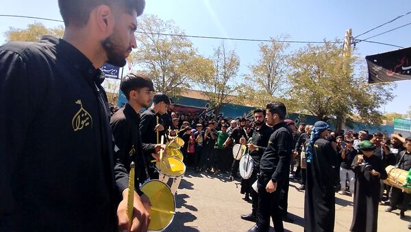 مراسم تعزیه‌خوانی و زنجیر زنی اربعین حسینی در روستای احمد‌آباد نیشابور 