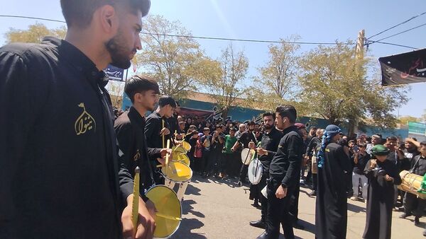 مراسم تعزیه‌خوانی و زنجیر زنی اربعین حسینی در روستای احمد‌آباد نیشابور 