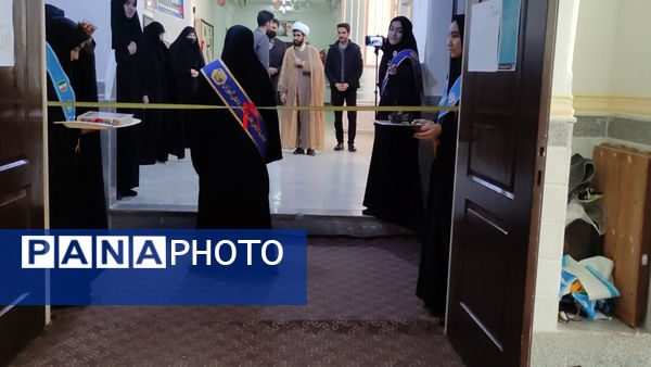 حال و هوای نمایشگاه مدرسه انقلاب در شهر جعفریه قم