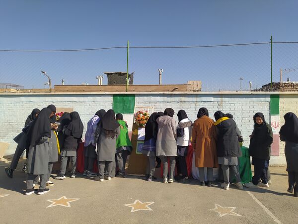 انتخابات شورای دانش آموزی در دبیرستان دخترانه امید 