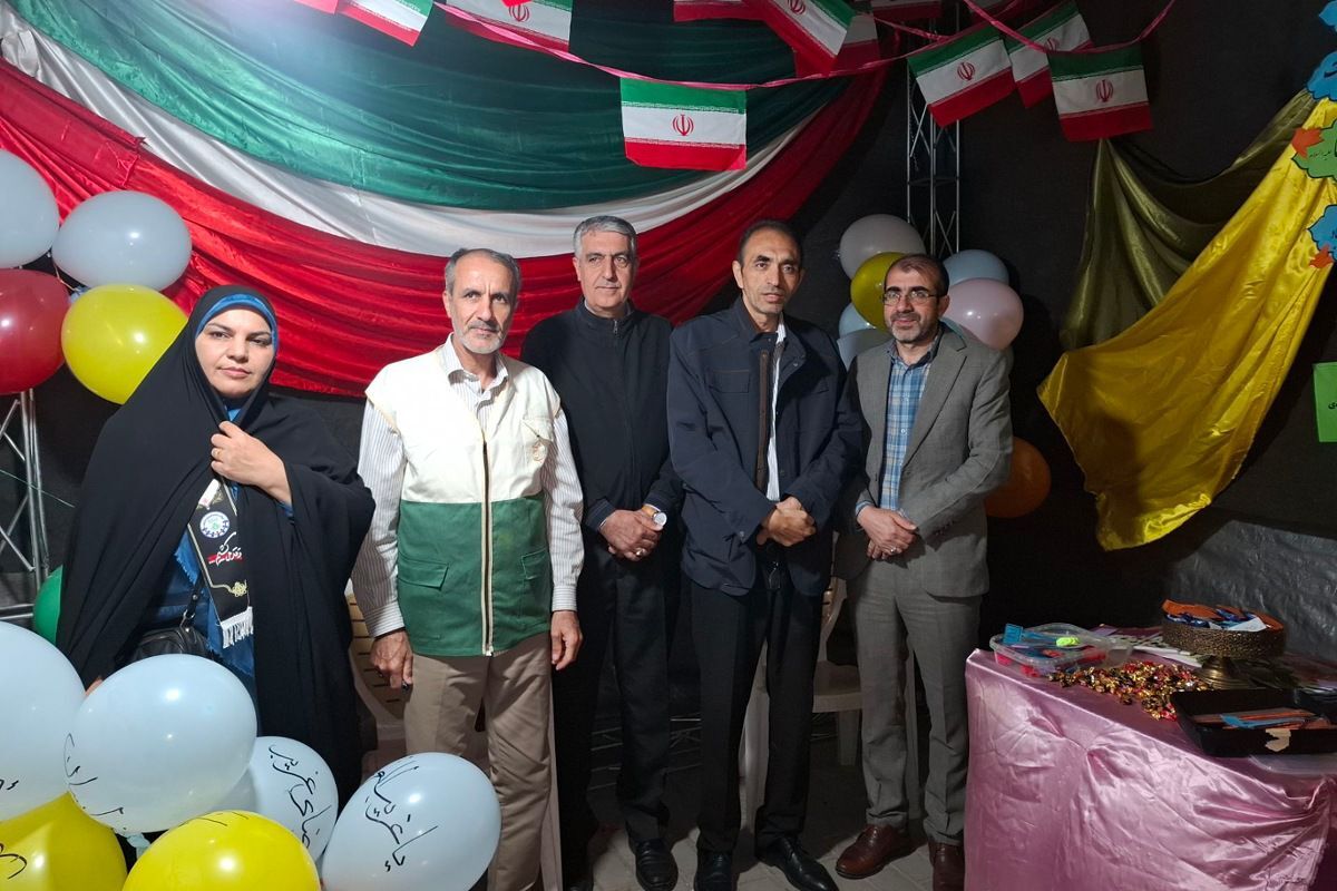 برپایی موکب «مدرسه رهبر شهید» در میدان هفت تیر نسیم‌شهر