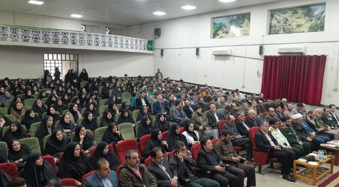 آیین تجلیل از معلمان نمونه در شهرستان فومن