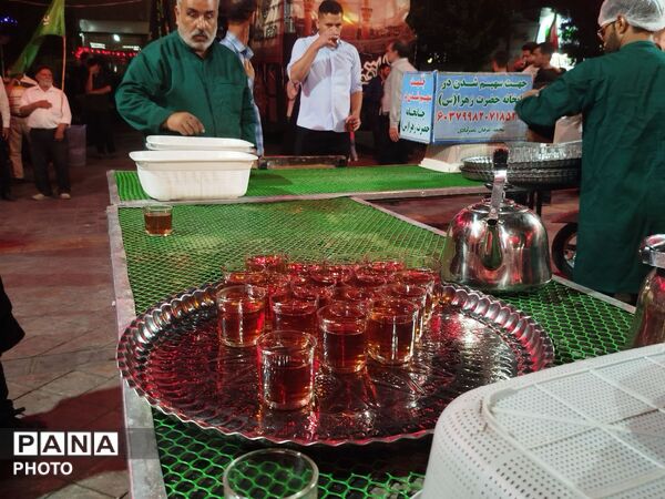 عطرِ خدمت در ضیافتِ شبانه؛ صد و پنجاه و ششمین شبِ میزبانی در چایخانه حضرت زهرا (س)