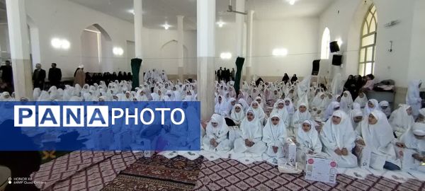 آیین جشن تکلیف دختران دانش‌آموز در جعفریه قم